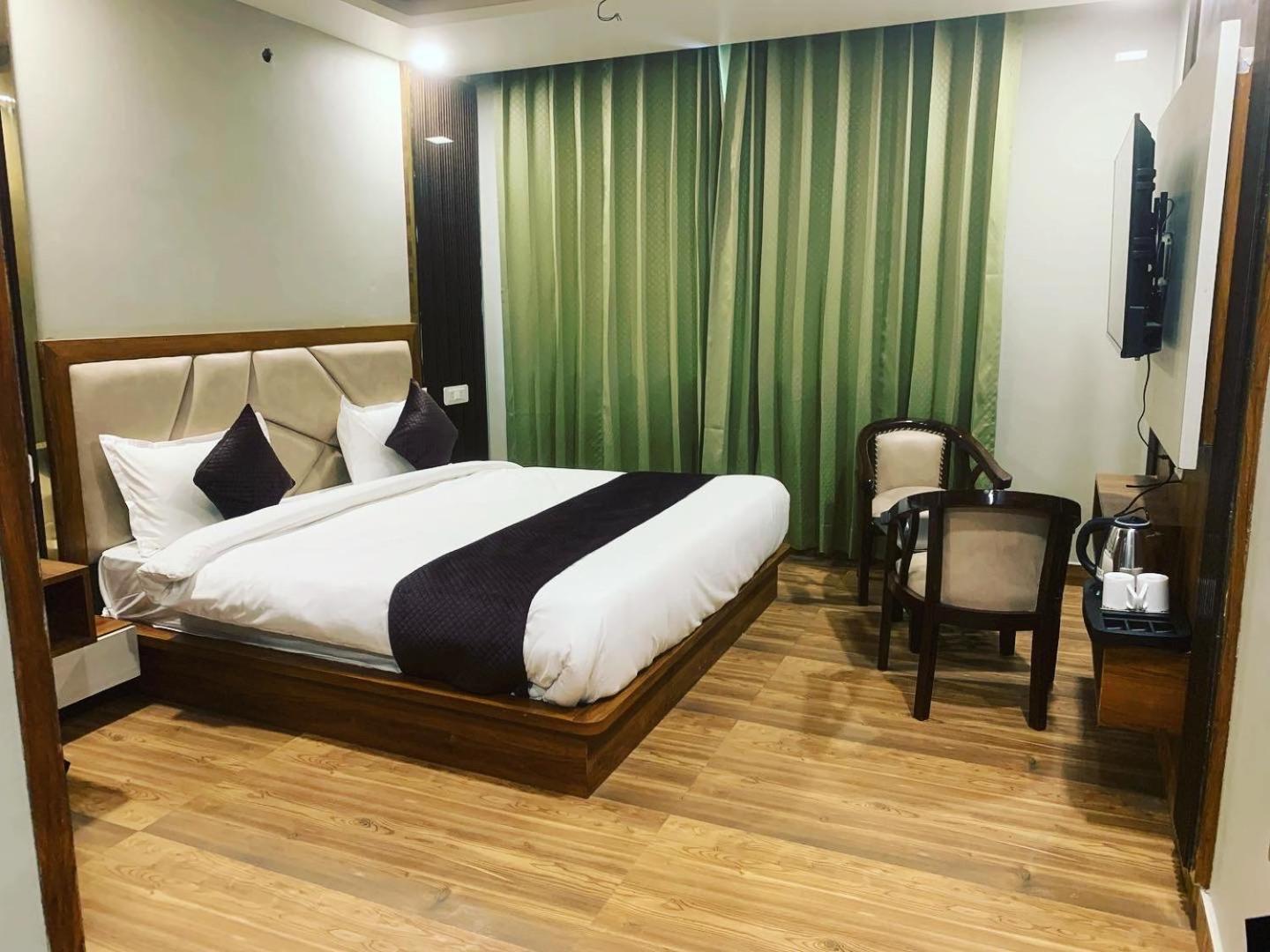 Hotel & Hostel Vimal Ganga Rishīkesh Екстериор снимка